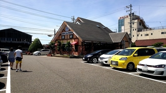 コメダ五郎丸店の駐車場