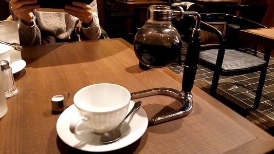 倉式珈琲店のブレンドコーヒーとコーヒーサイフォン