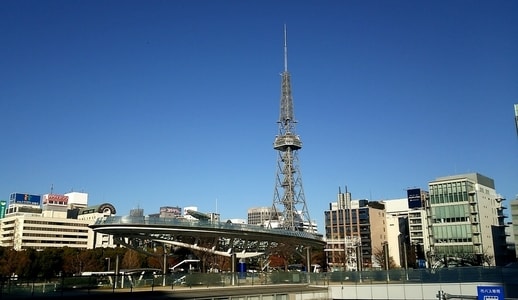 オアシス21と名古屋テレビ塔　愛知芸術文化センター側から撮影